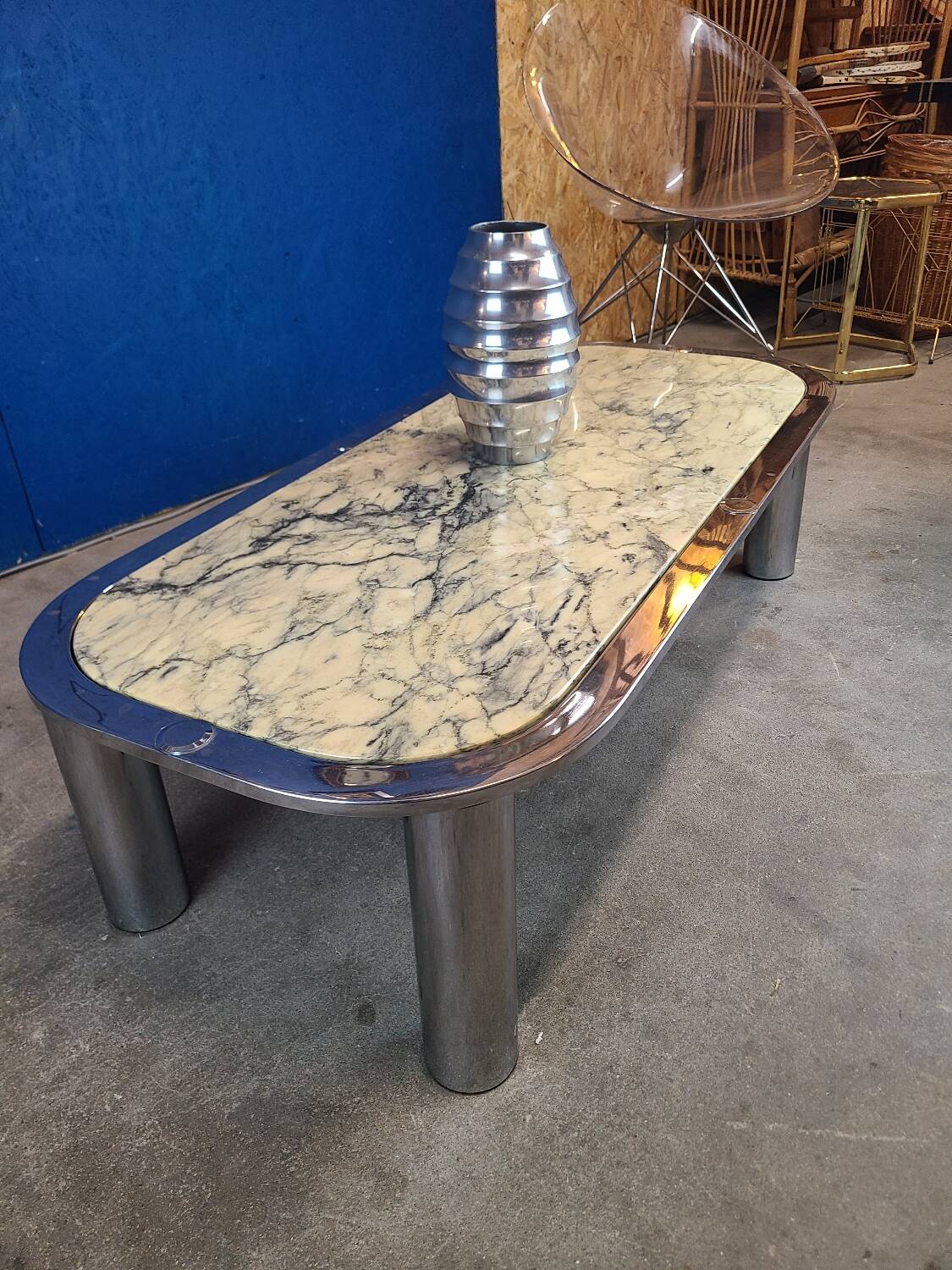 Italian design coffee table from the 70s, marble and chrome