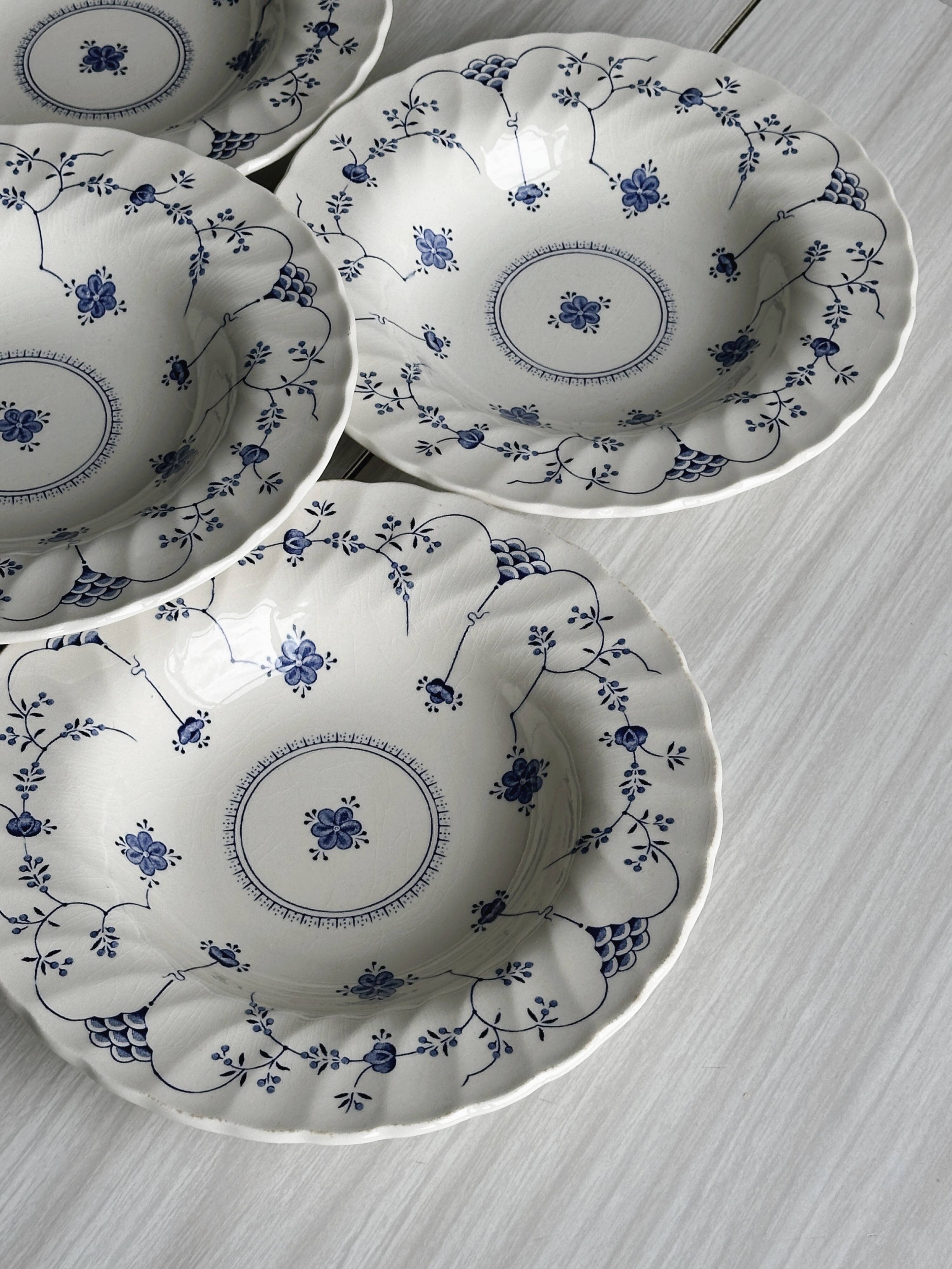 6 Myott plates in English porcelain
