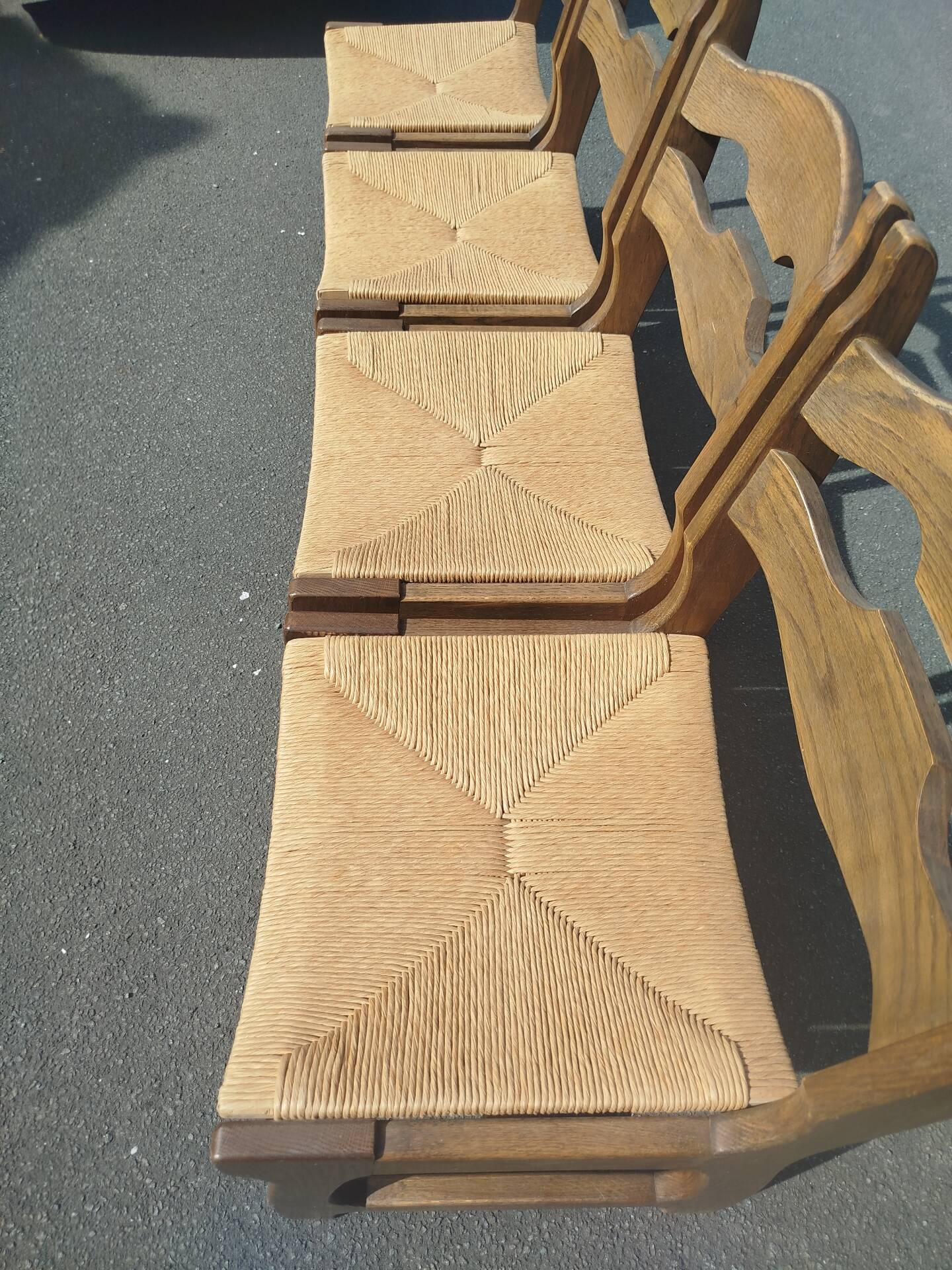 Set of 4 solid oak chairs with straw, in the style of Guillerm.
