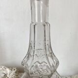 Carafe ancienne en verre moulé
