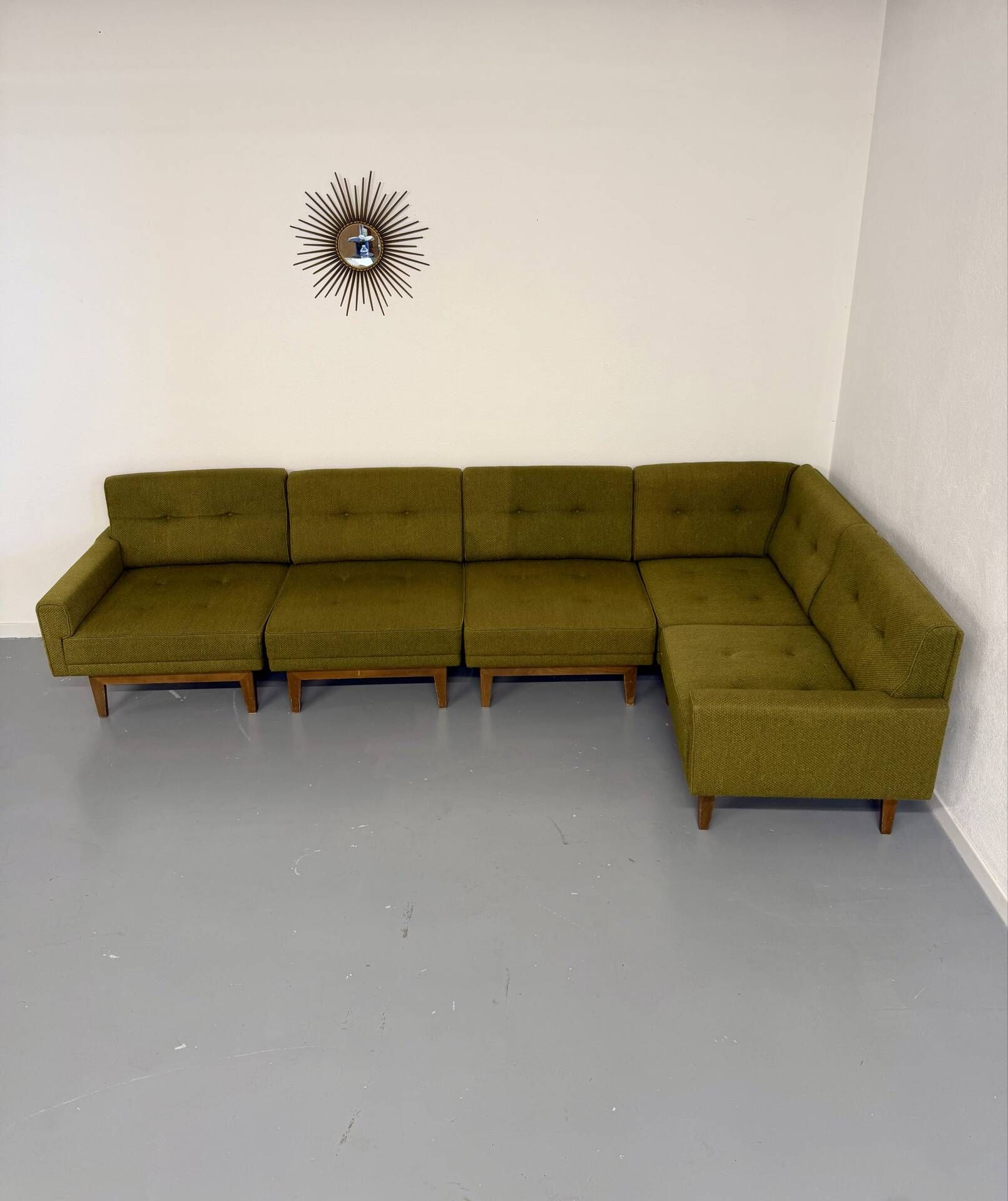 Ancien canapé d’angle modulable design scandinave en tissu vert 1960
