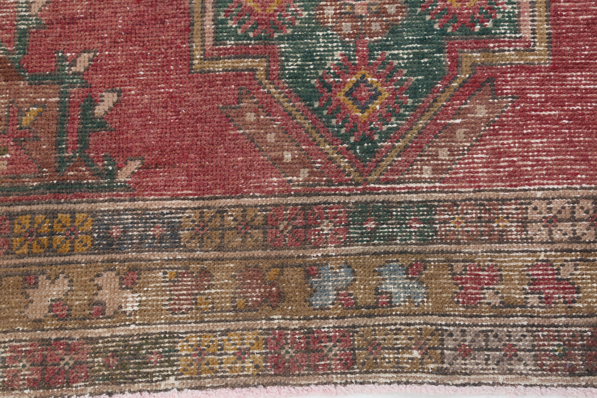 4x9 traditional hand-made vintage rug 284x134cm