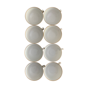 Lot composé de 8 tasses