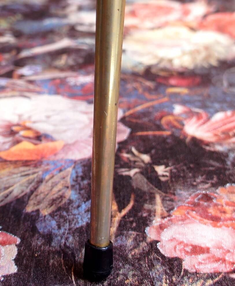 Pink moumoute tripod stool