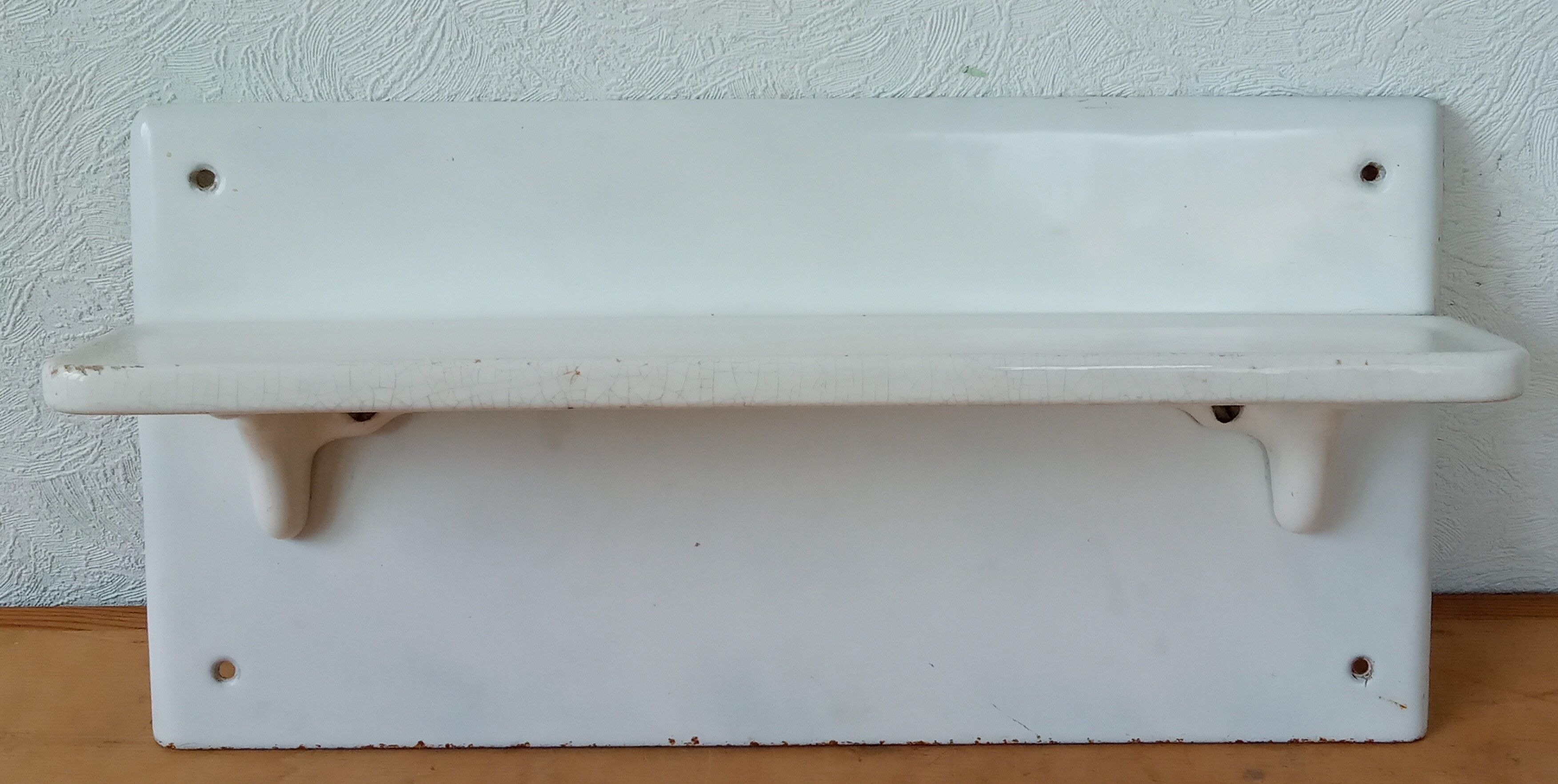 Earthenware shelf and enamelled cast iron