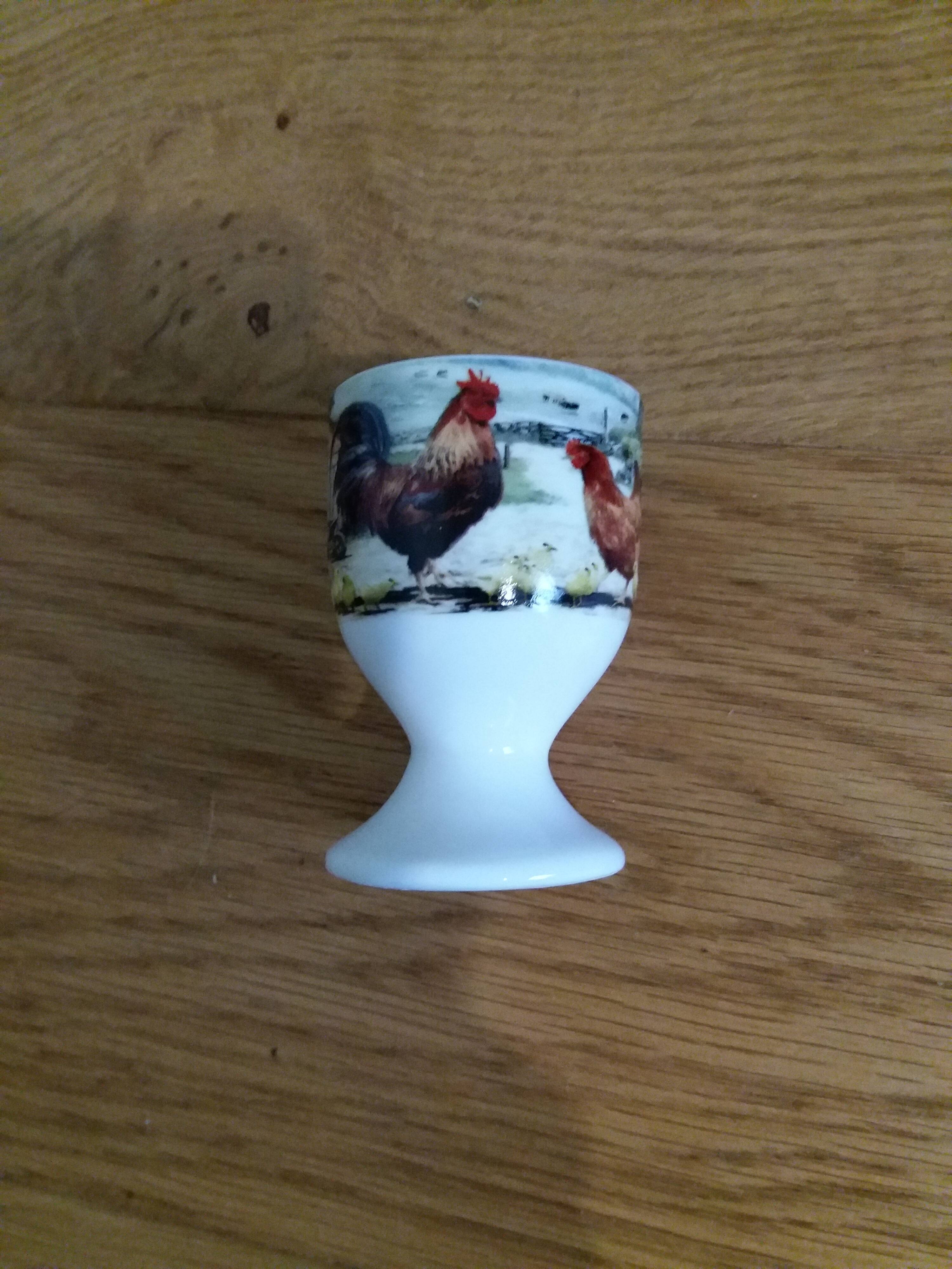 Coquetier faience blanche decoration hen rooster and chicks