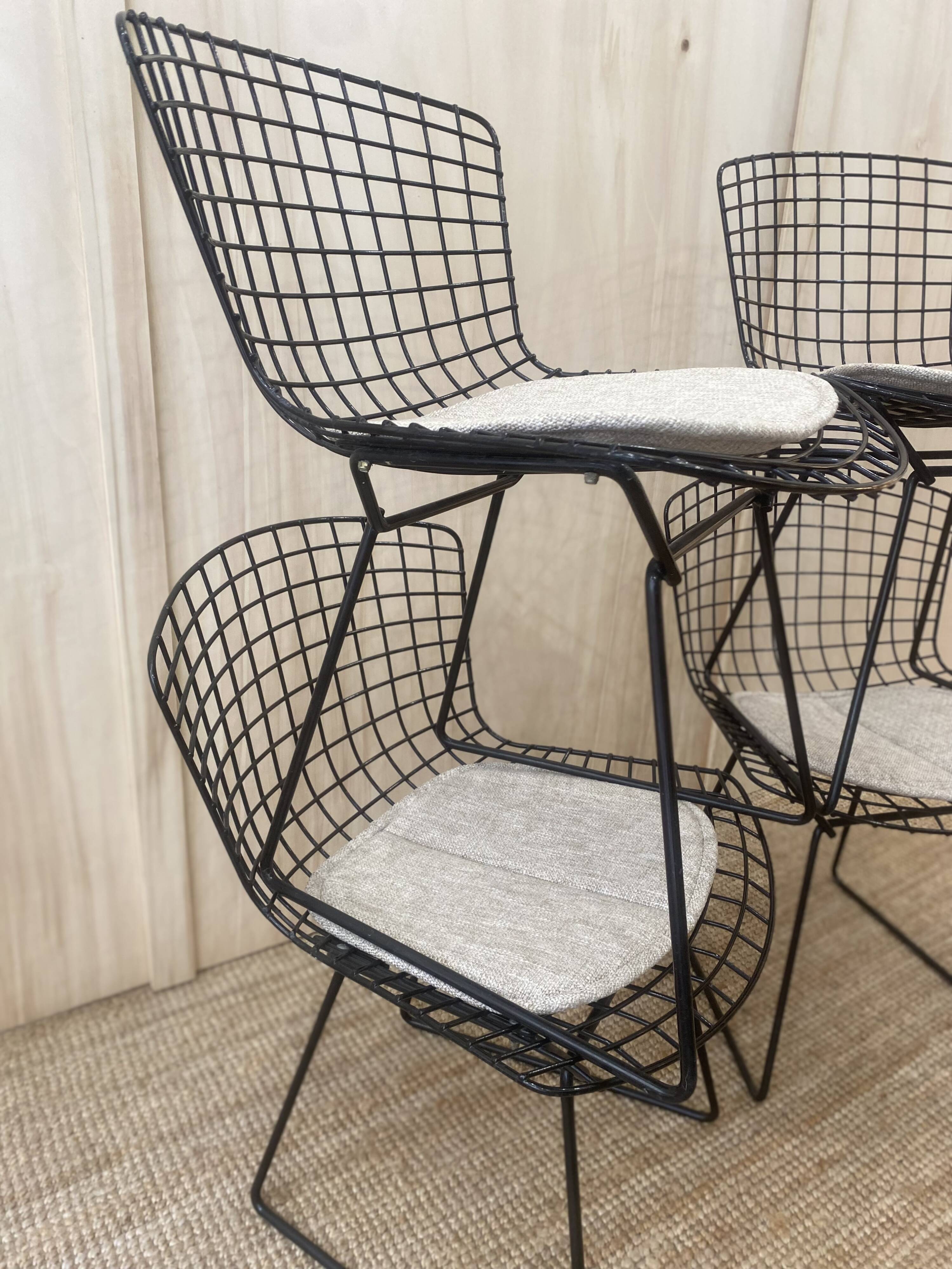 4 Chairs by Harry Bertoia – KNOLL –