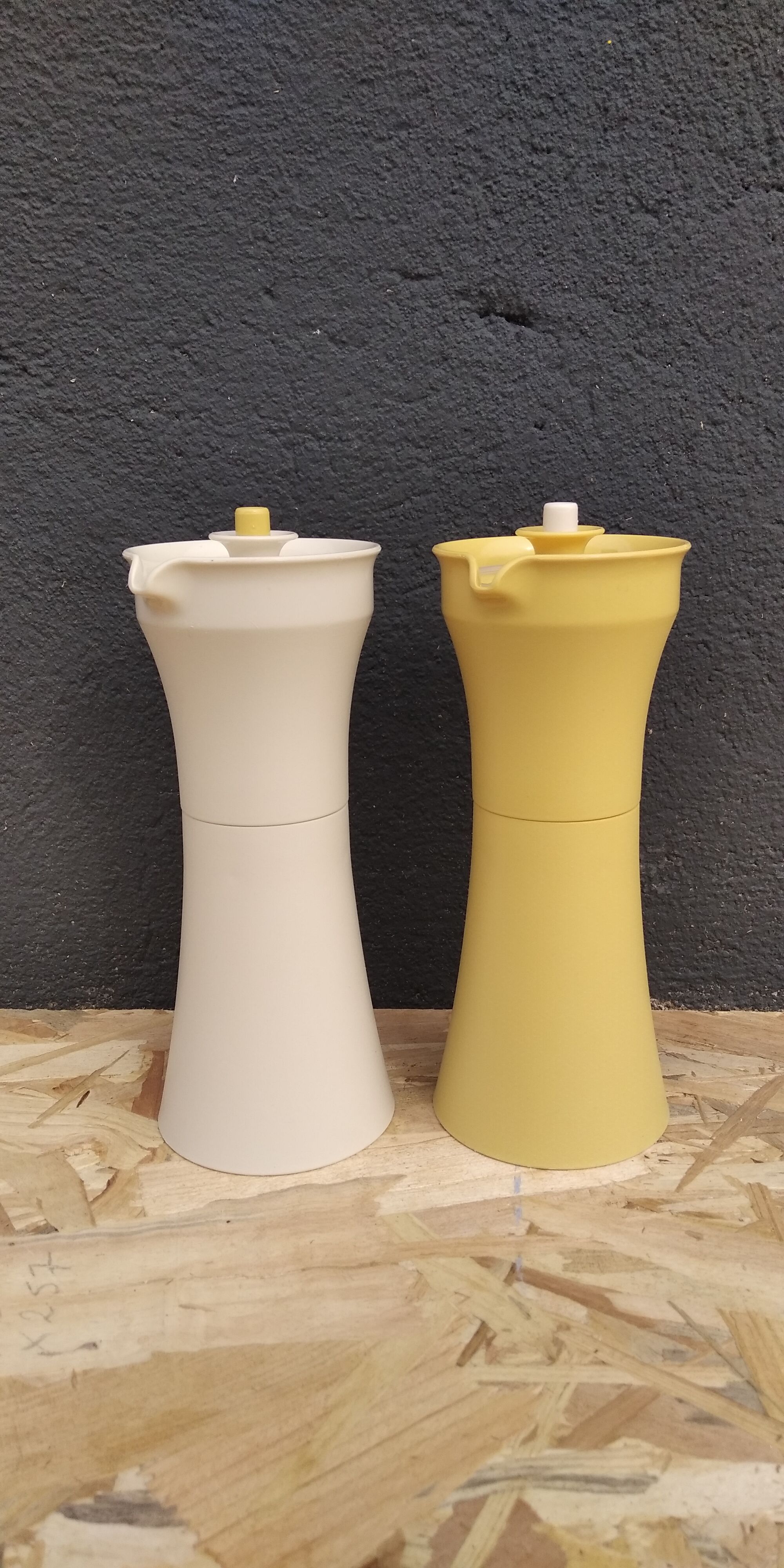 Tupperware oil/vinegar maker