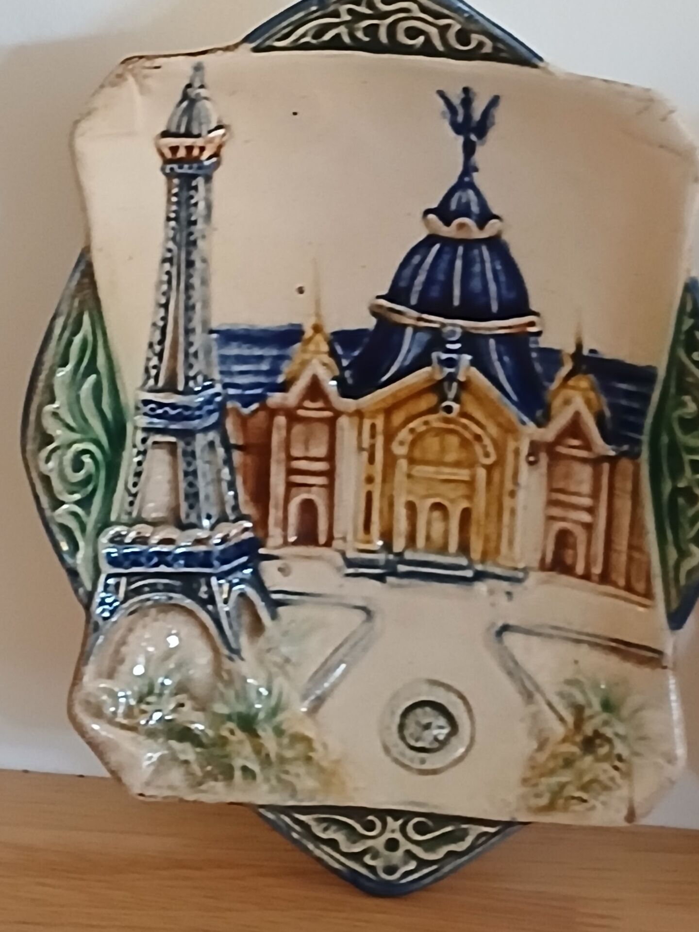 Plat en barbotine du XIXÈME Siècle
