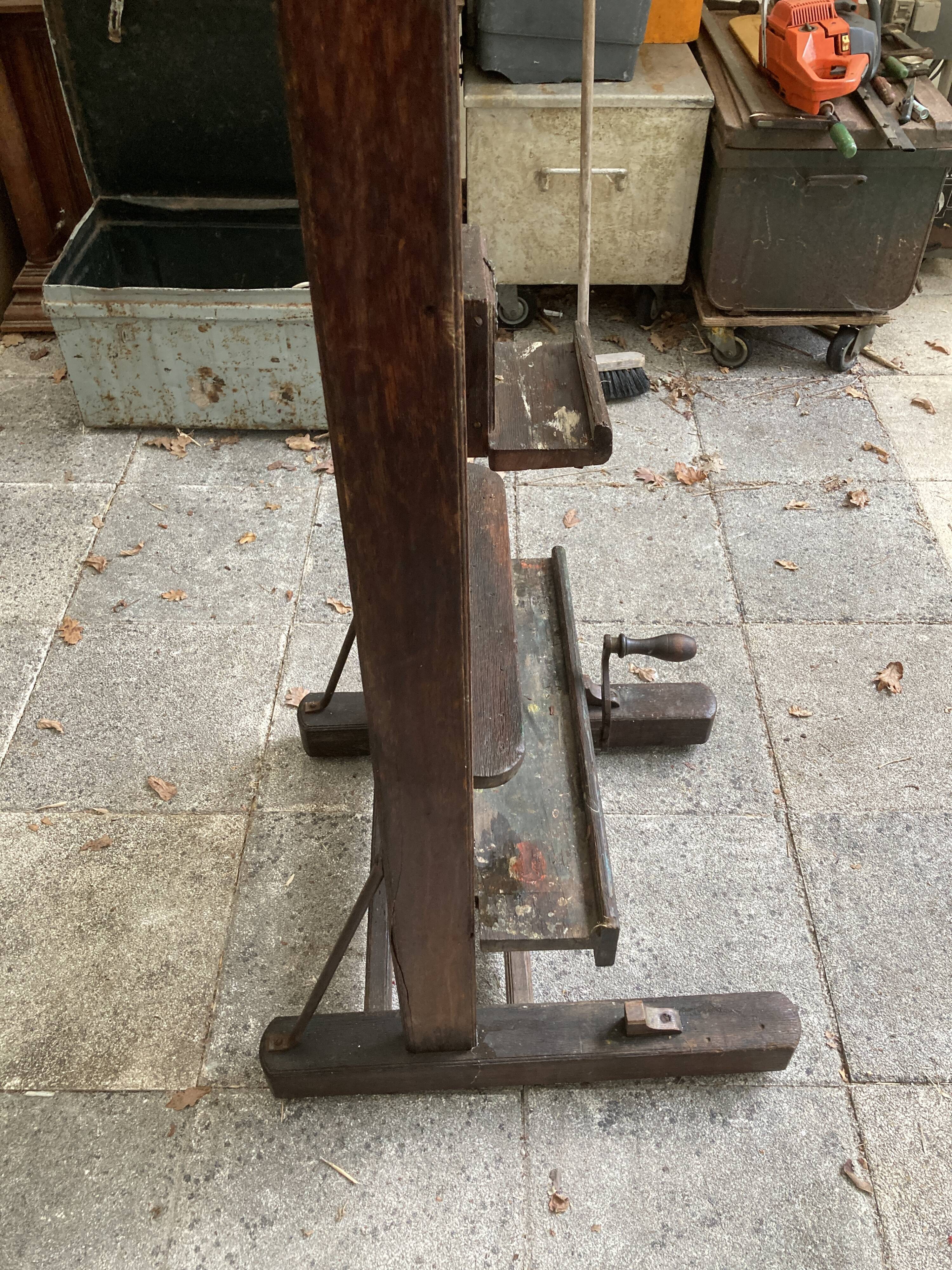 Antique hand-cranked easel