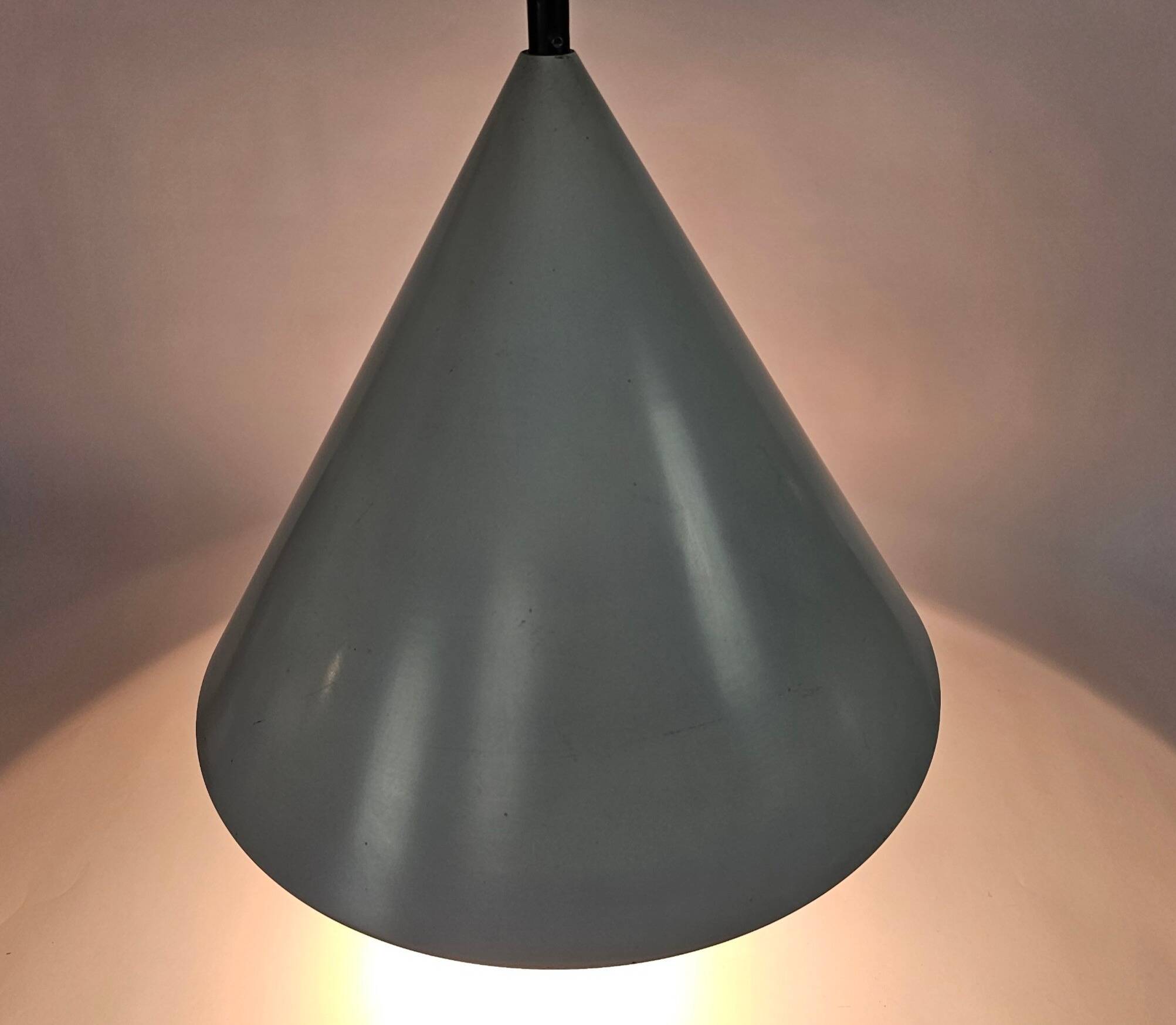 Lampe à pendentif conique minimaliste vintage - style billard Louis Poulsen - années 70