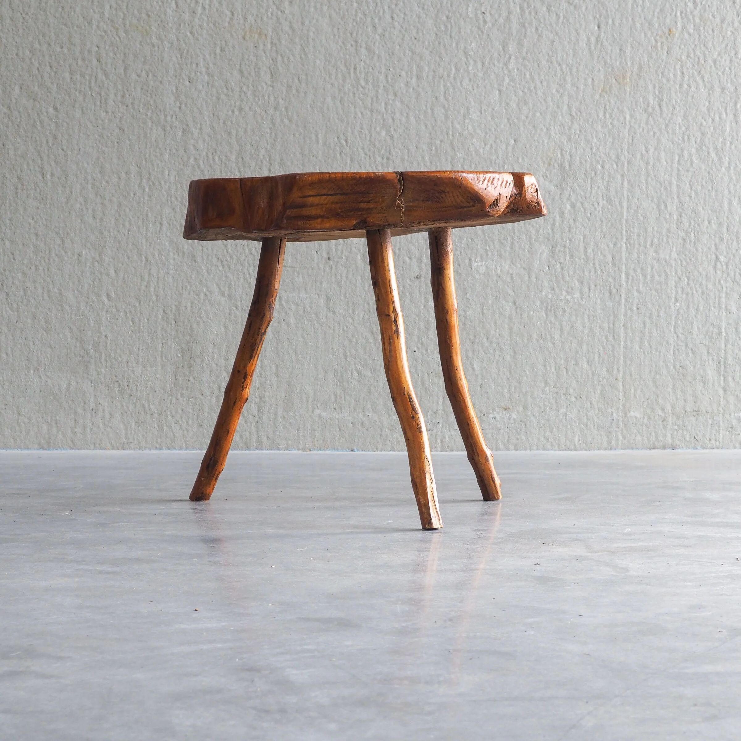 Table d'appoint en bois d'orme français vintage