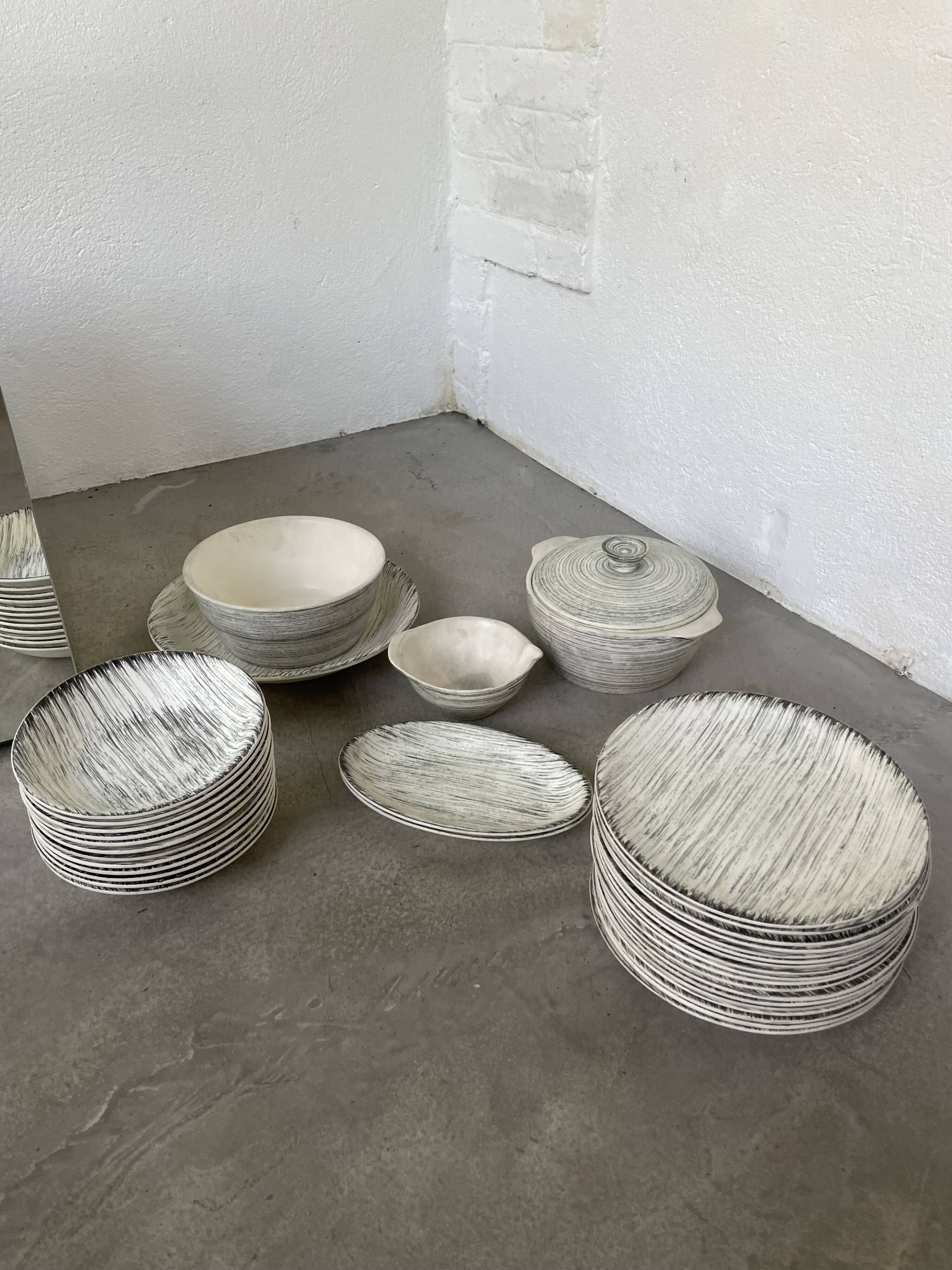 Set of plates and dishes Bazas de Salins 1960