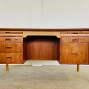 Vintage Danish desk in teak and oak by Børge Mogensen for Søborg Møbelfabrik, 1960s.