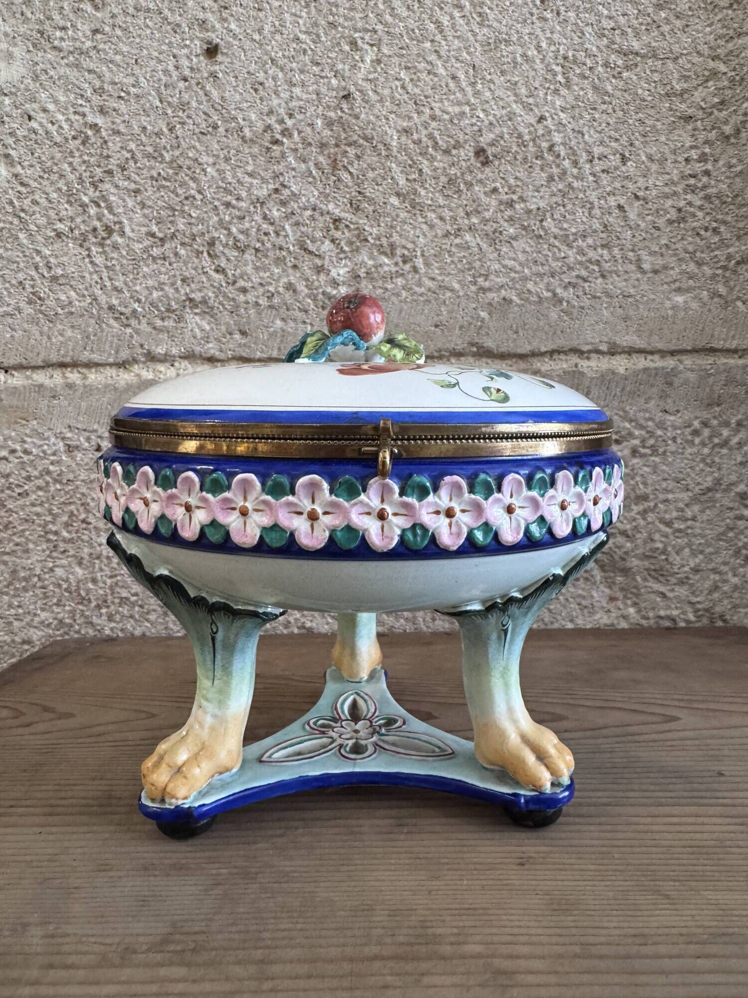 Fine porcelain bonbonnière attributed to Jules Vieillard, Bordeaux.