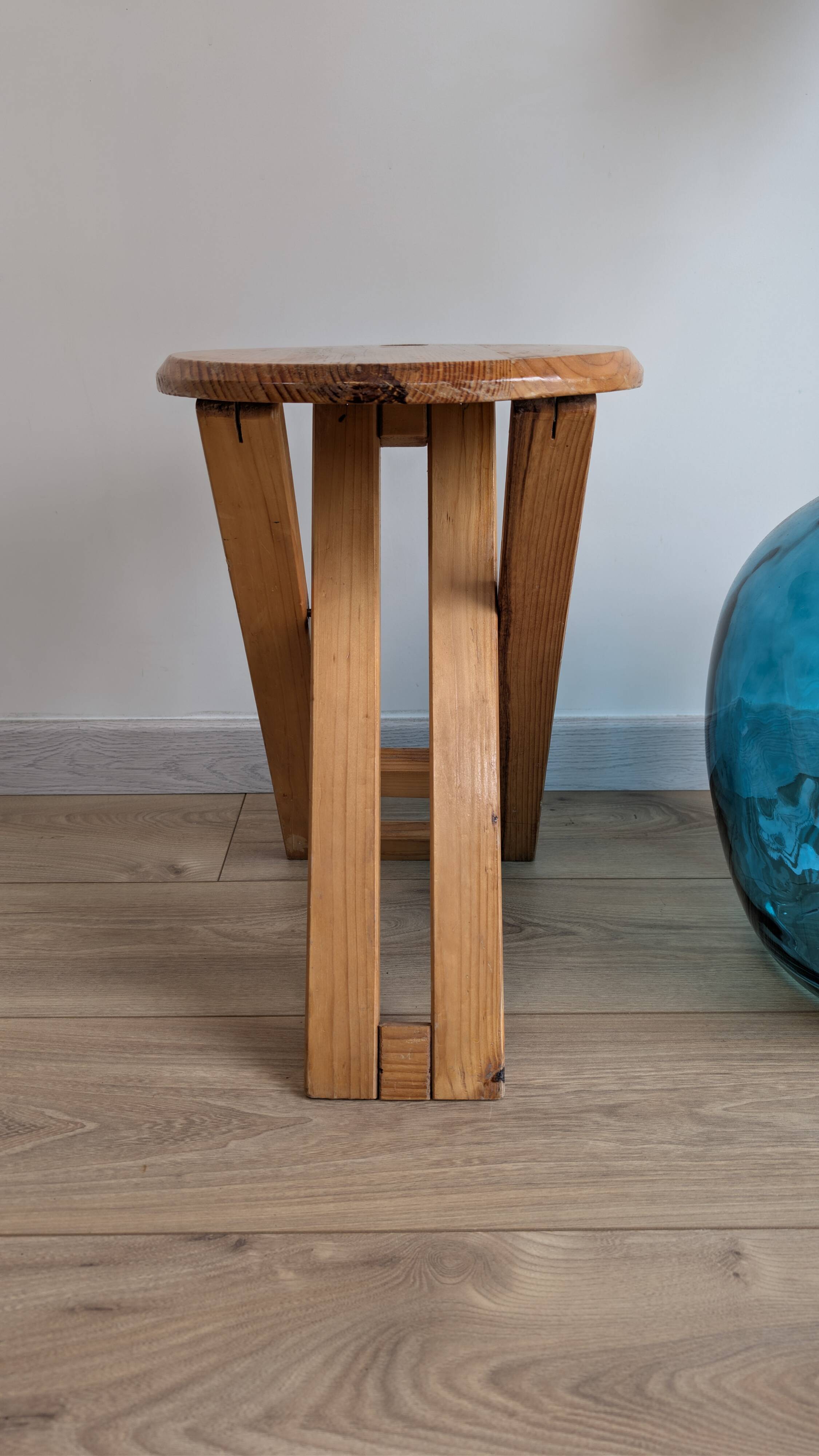 Folding stool TS attributed to Roger Tallon – French design from the 1970s.