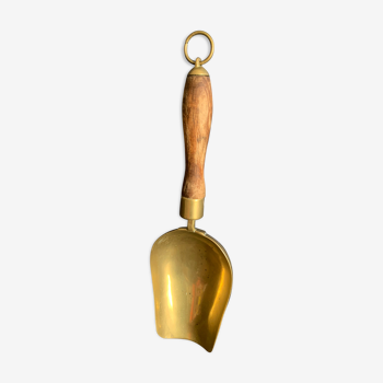 Vintage brass shovel & its pretty solid wood handle - In its juice!