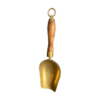 Vintage brass shovel & its pretty solid wood handle - In its juice!