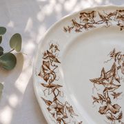 Plat ovale du XIXe siècle en terre de fer signé Longchamp "Liserons"