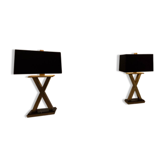 Paire de lampes de table — pied en laiton formé en X, socle marbre noi
