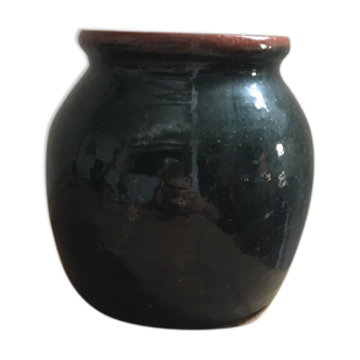 Pot in black glazed earth