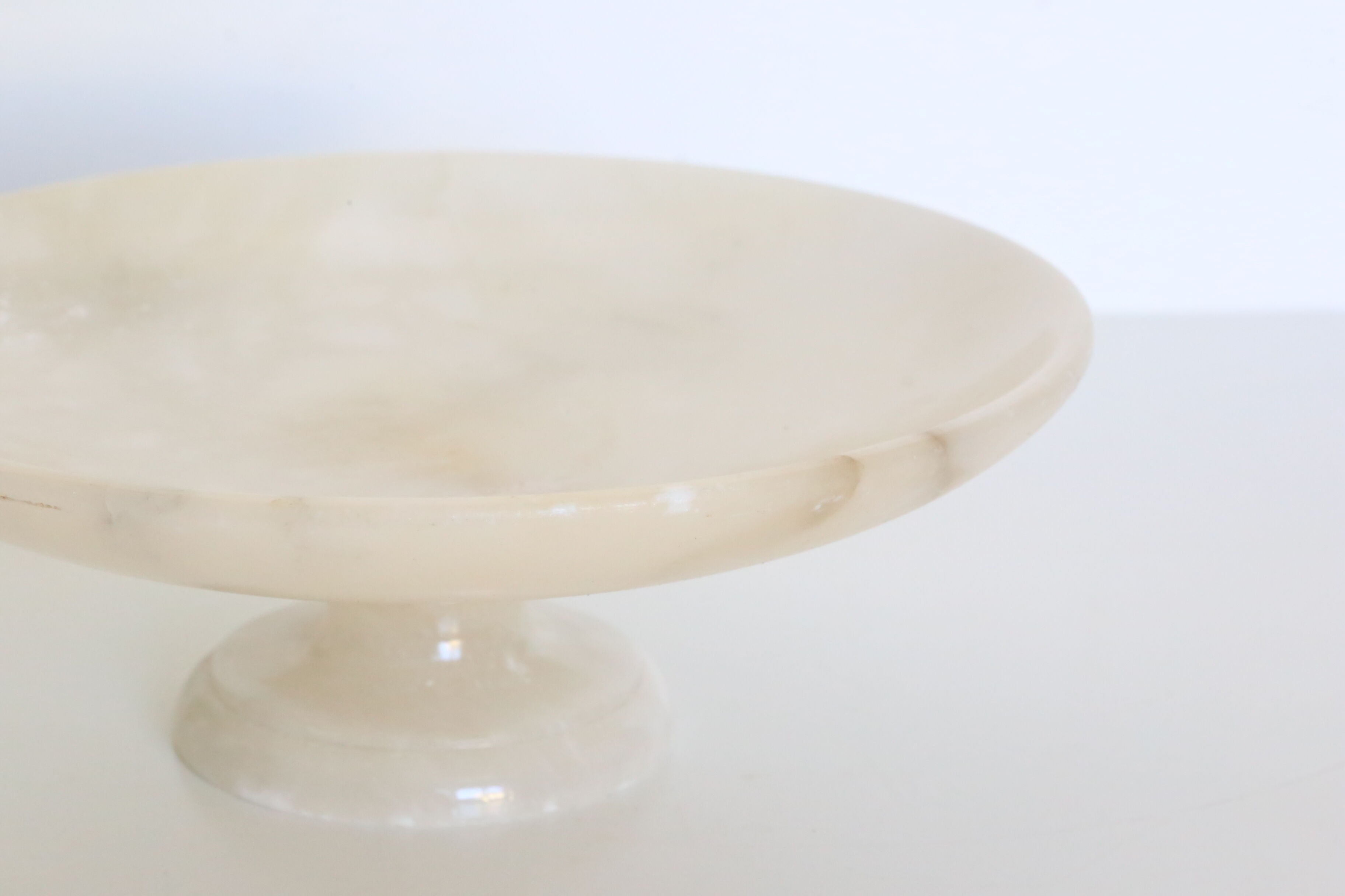 Compotier, flat on alabaster pedestal, 1960