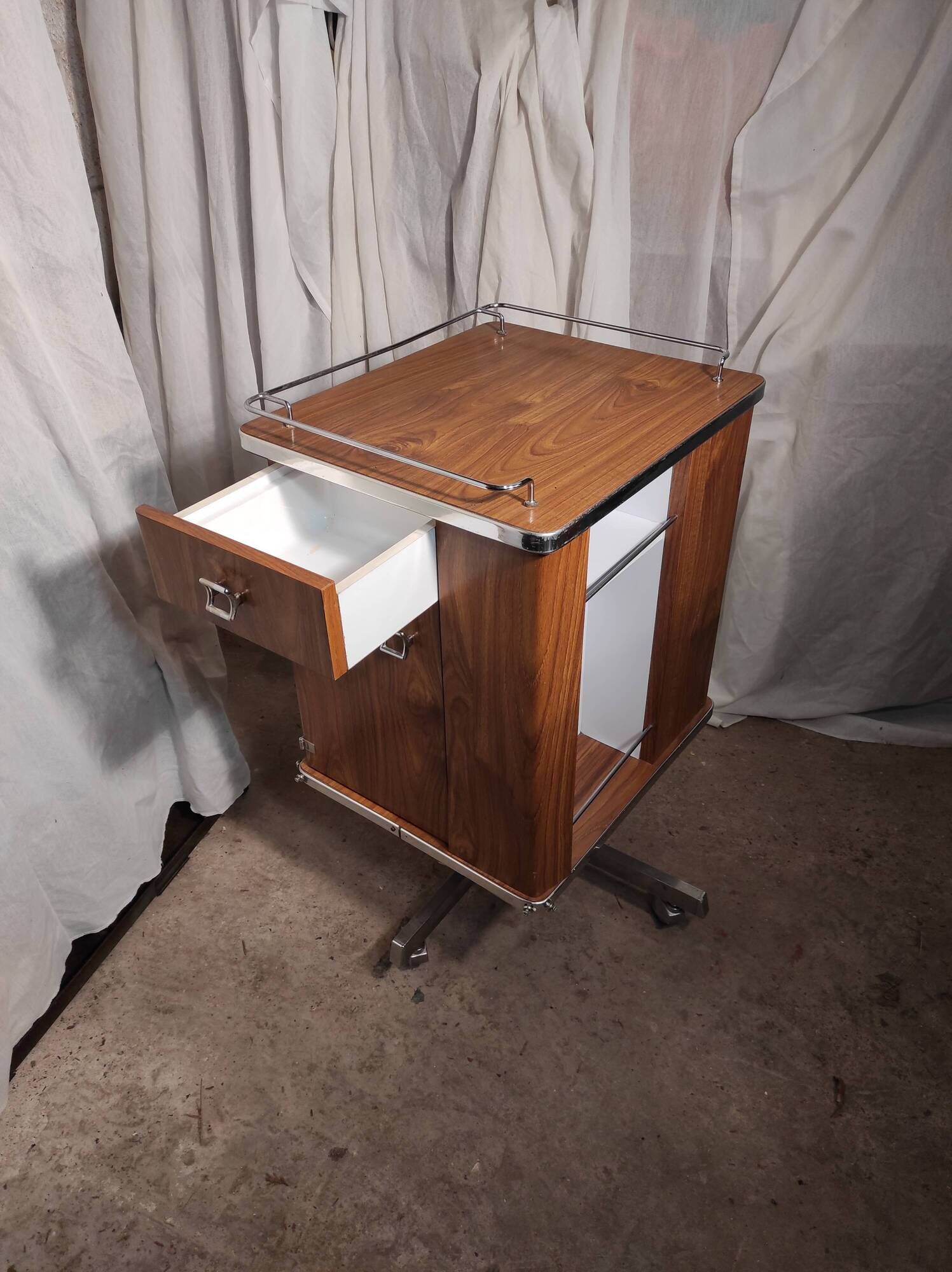 Meuble de métier chevet d'hôpital, d'infirmière en formica