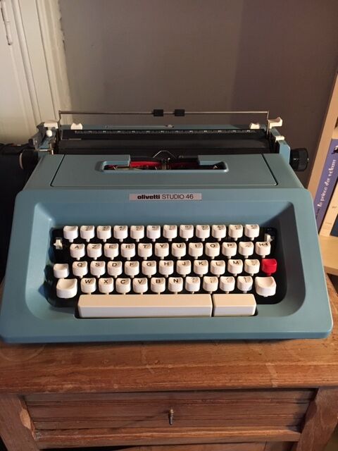 Olivetti typewriter, model Studio 46