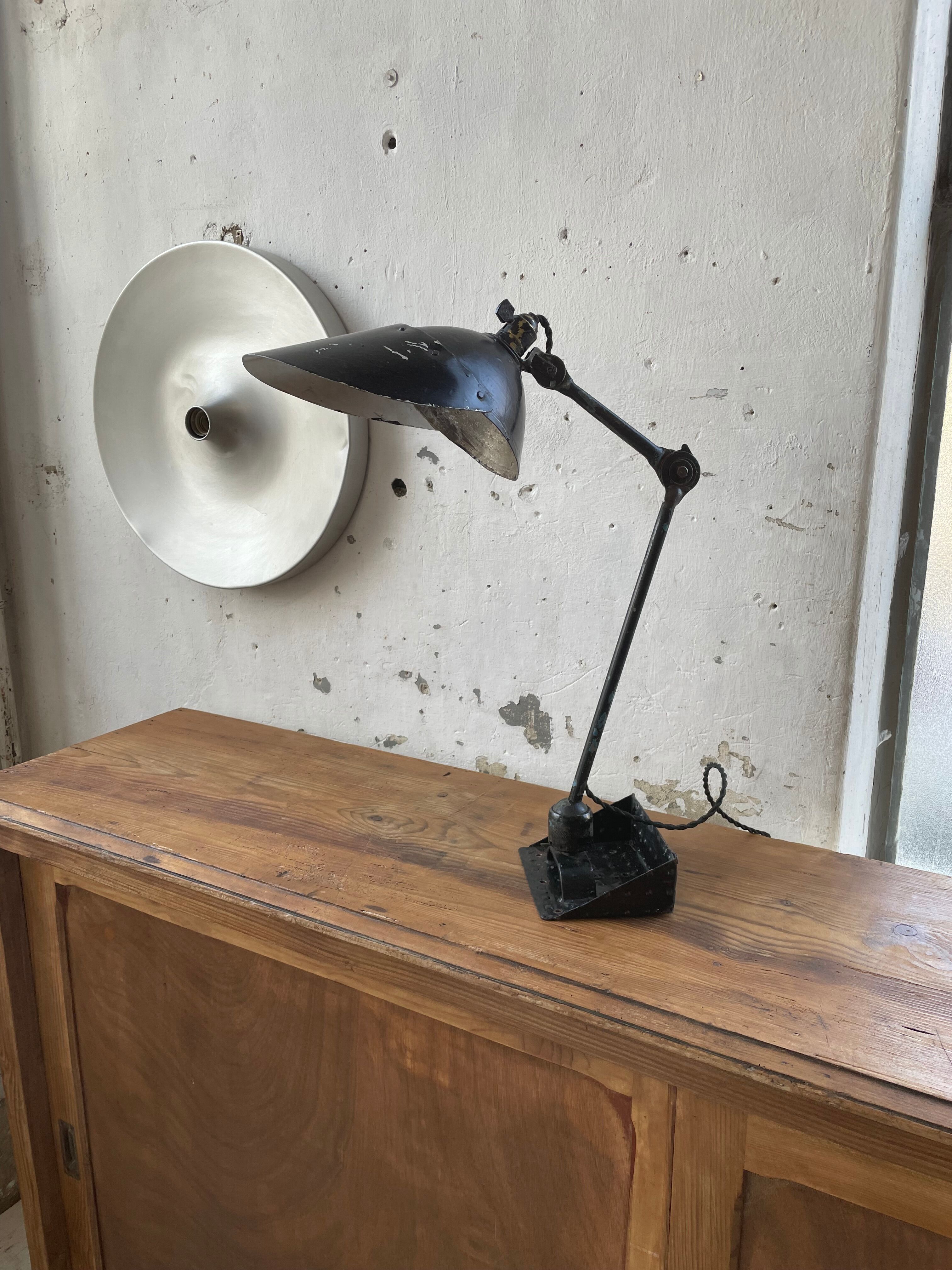 Articulated workshop lamp ravel ball joints