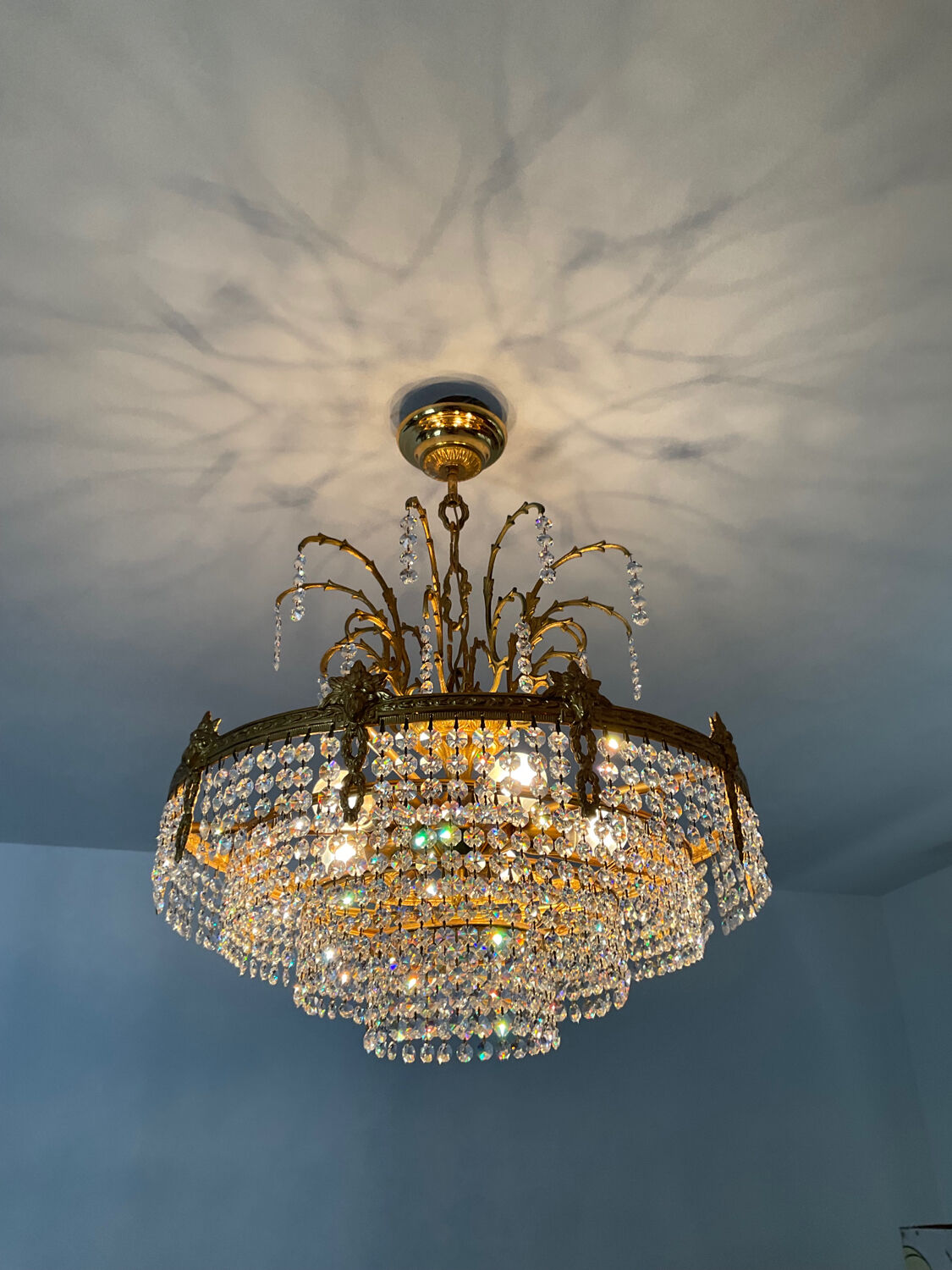 Lustre en bronze et cascade de pampilles en cristal
