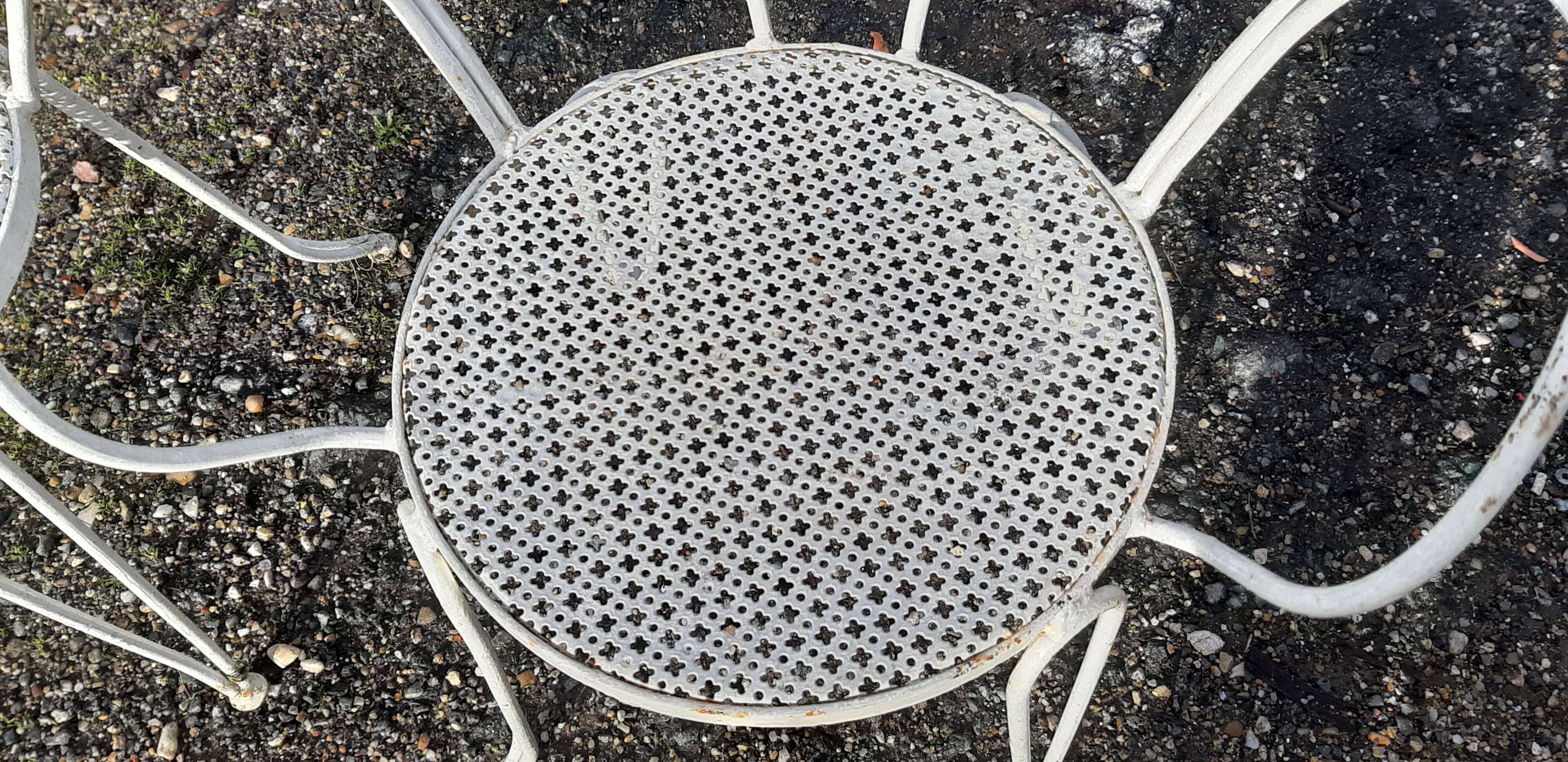 Paire de fauteuils de jardin 1900 en fer forgé