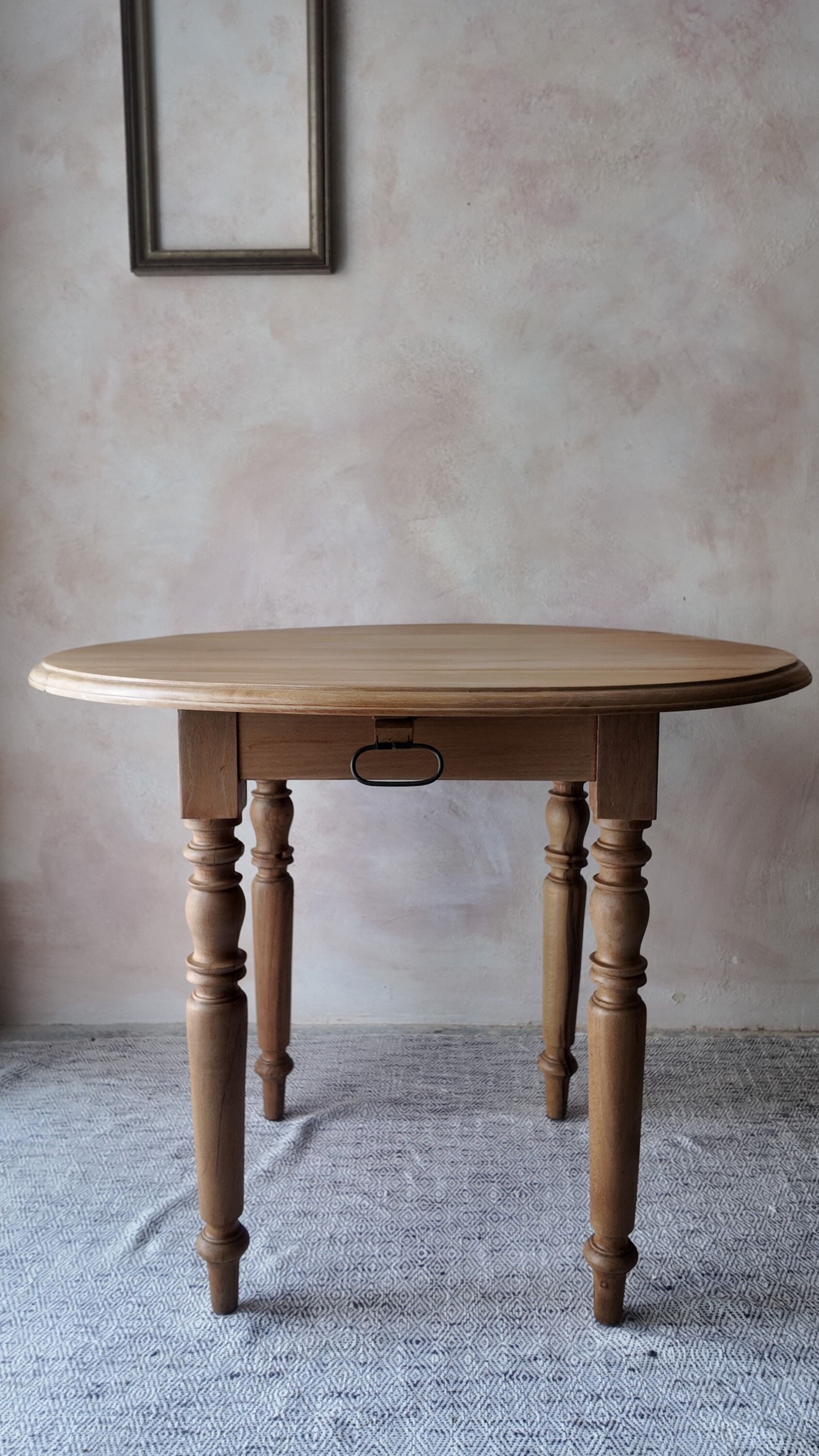 Small round beech drop-leaf table - soft country spirit