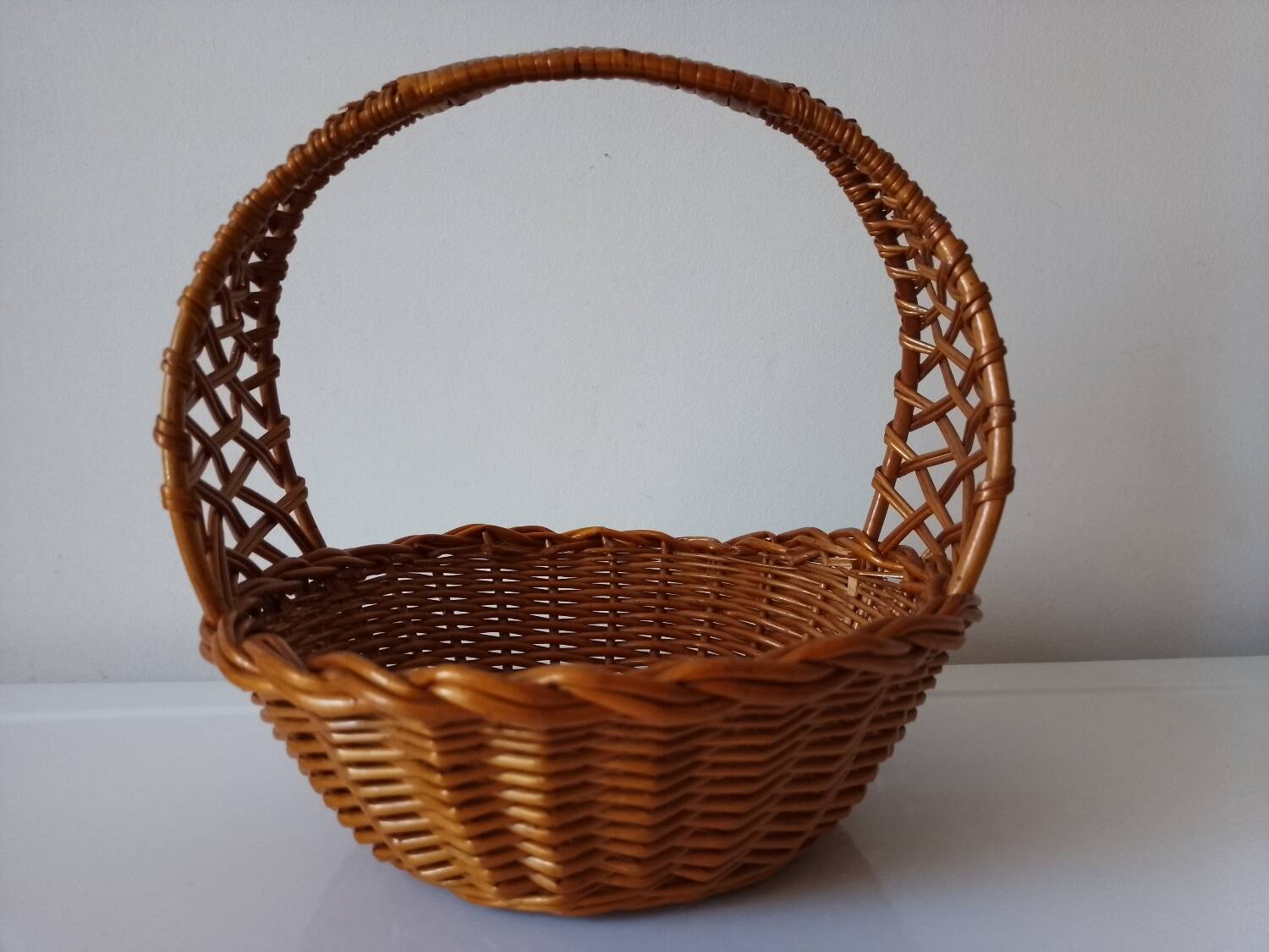 Woven wicker basket