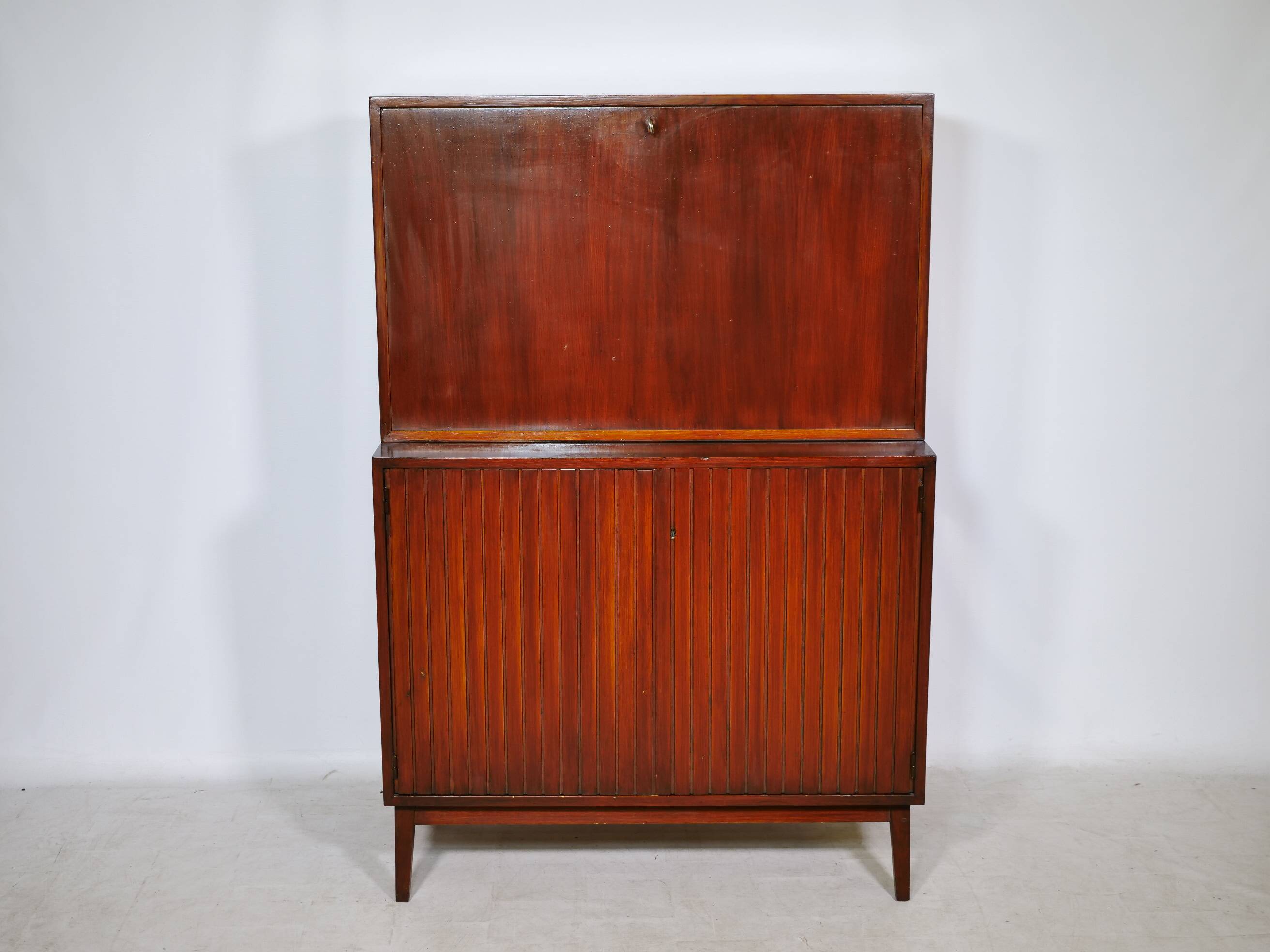 Cabinet de bar des années 60 en teck.