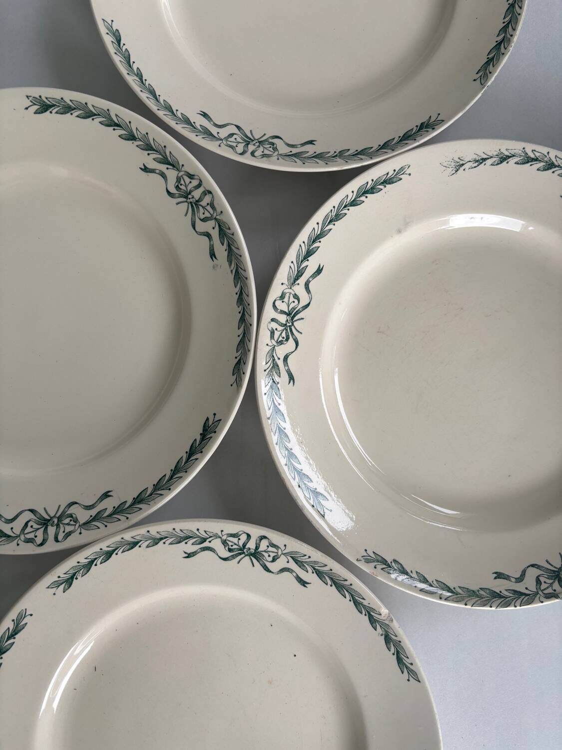 Set of 4 ironstone plates Longchamp model Belleville – Vais