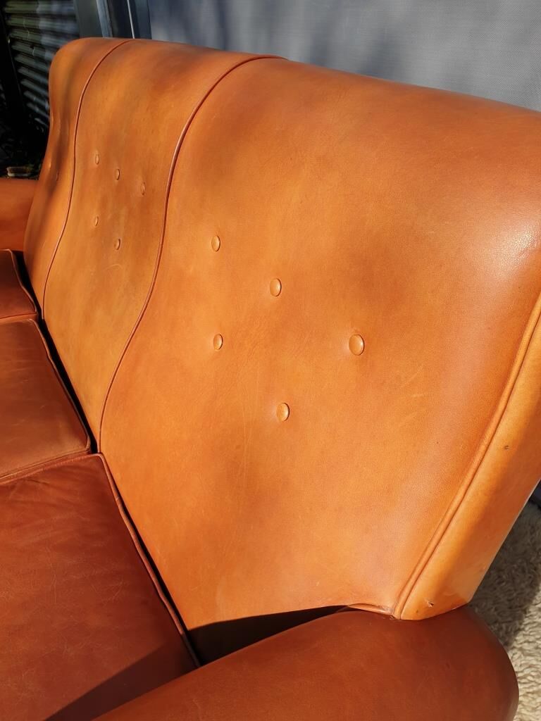 Sofa club leather 3 places buttoned back finish studded and velvet