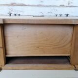 Small storage unit to lay