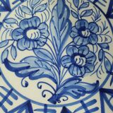 Large wall plate in majolica signed by Enrique Crespo, Artesania years.