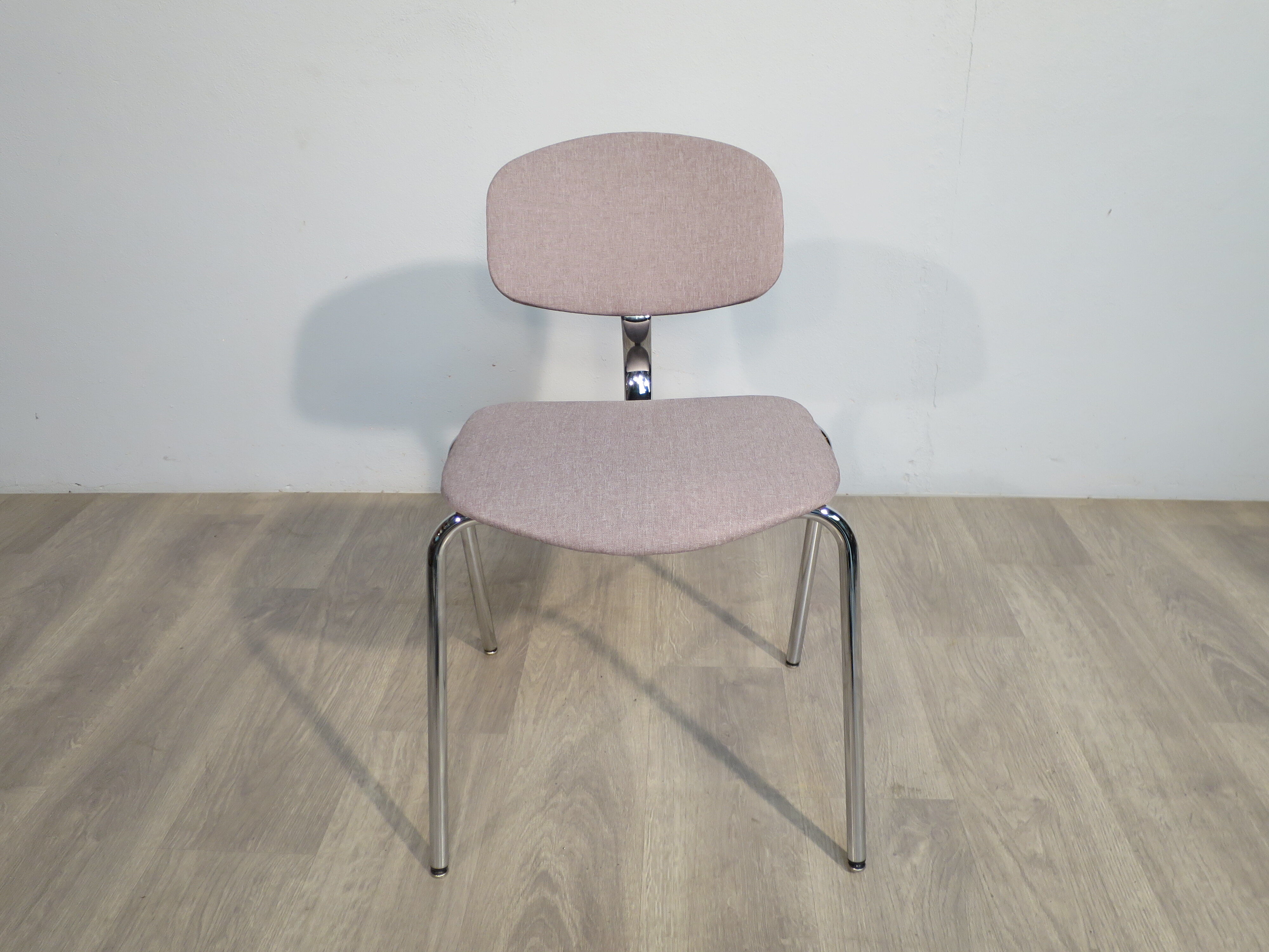 Strafor chair