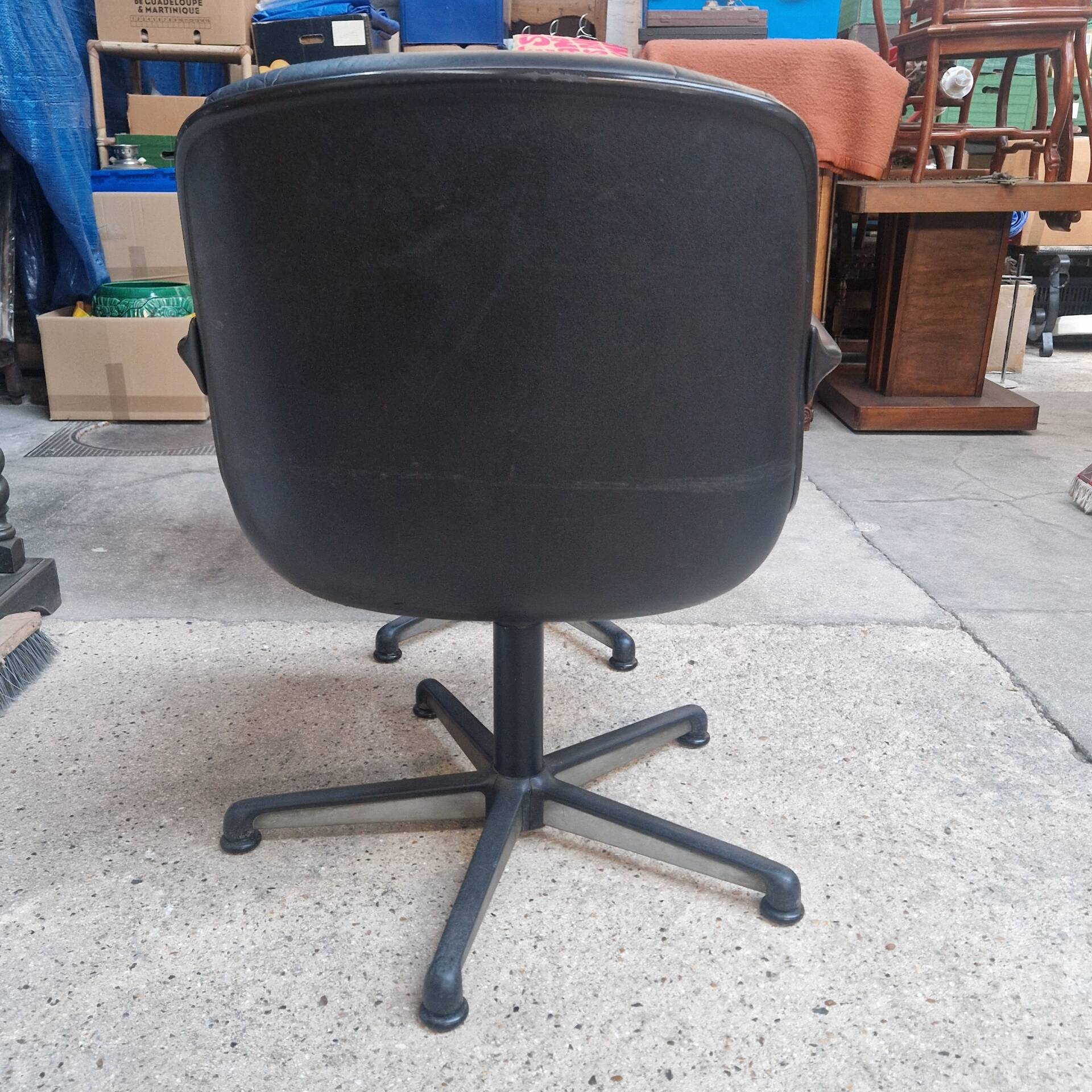 Pair of Comforto armchairs in black leather. Vintage 70s.