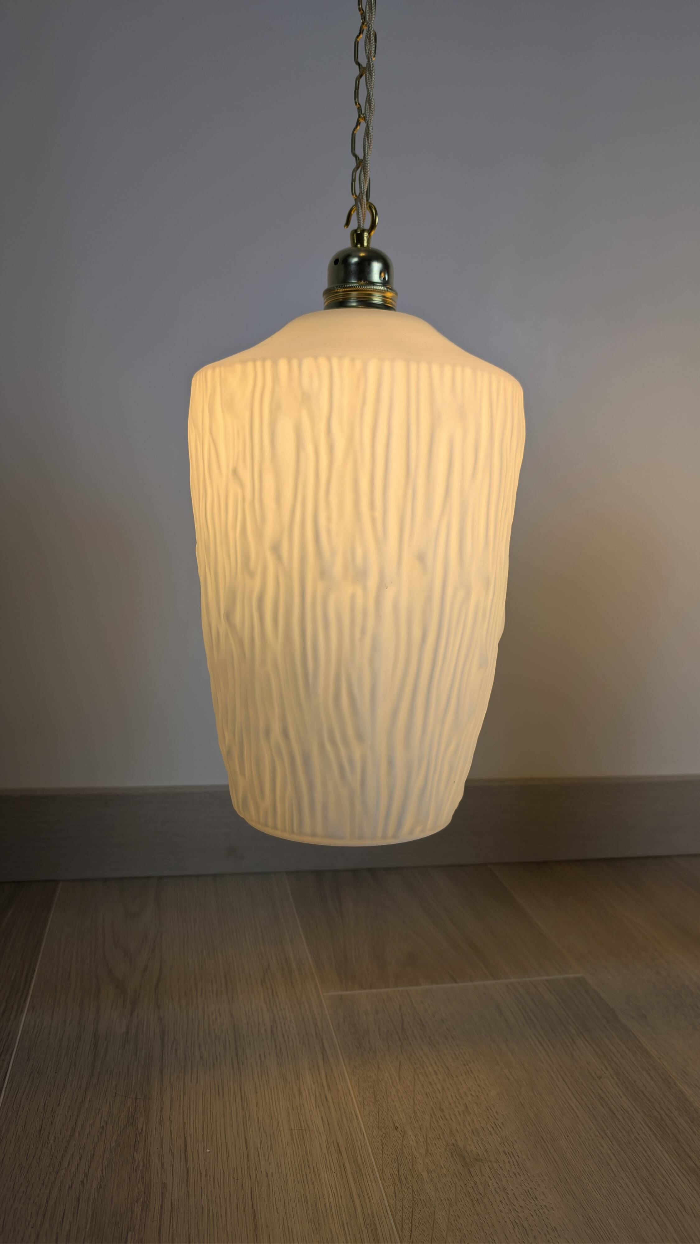 Pair of opaline pendants from the 1960s, luminous simplicity, 140 cm.