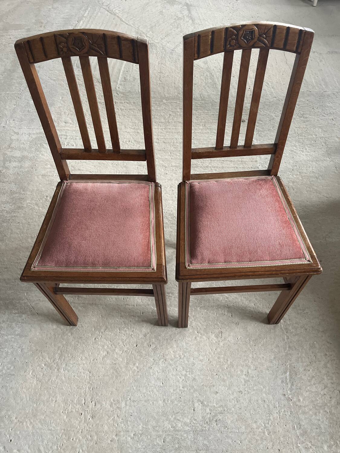 Pair of carved wooden chairs with pink velvet seat ART DECO