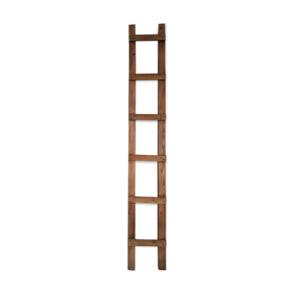 Old wooden right scale