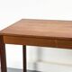 Petit bureau en teck avec trois tiroirs de Domino Møbler, années 1970.