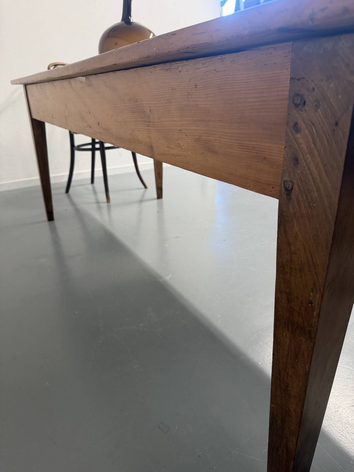 Grande table de ferme en bois avec tiroir en sapin fin 19 eme 