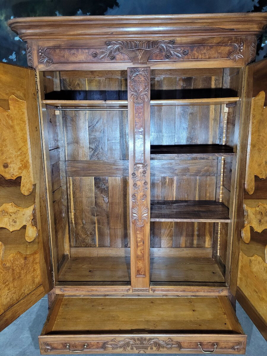 Armoire Bressane de style Louis XV