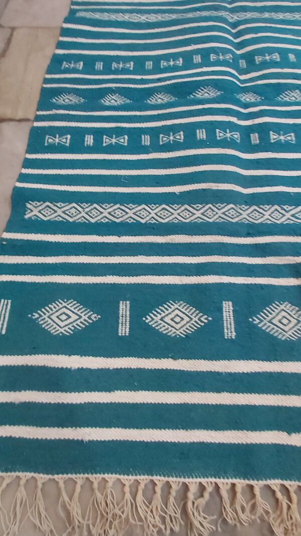 tapis kilim bleu et blanc fait main berbère