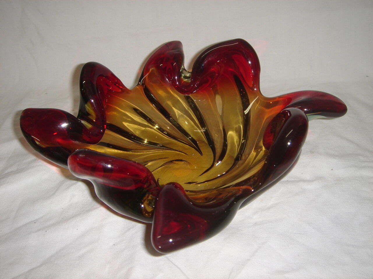 1960 gold and Red Murano glass cup
