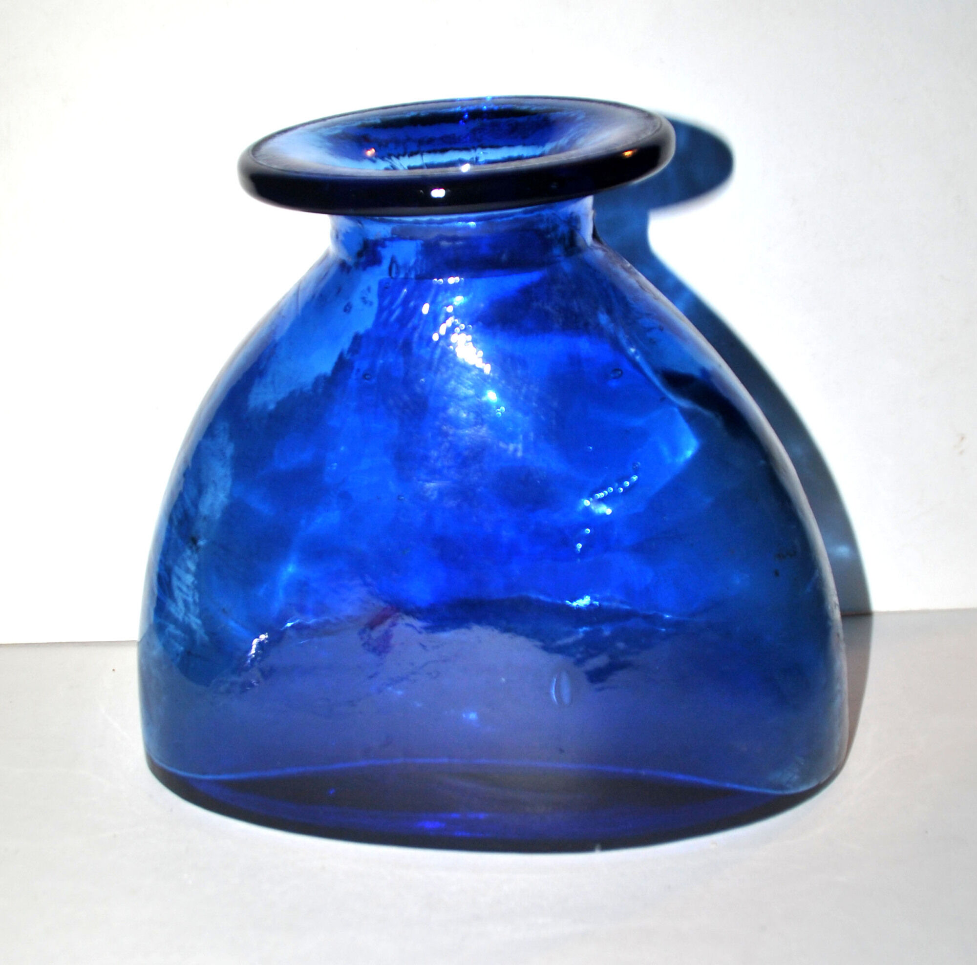 Vintage vase in cobalt blue blown glass 20 x 22 cm