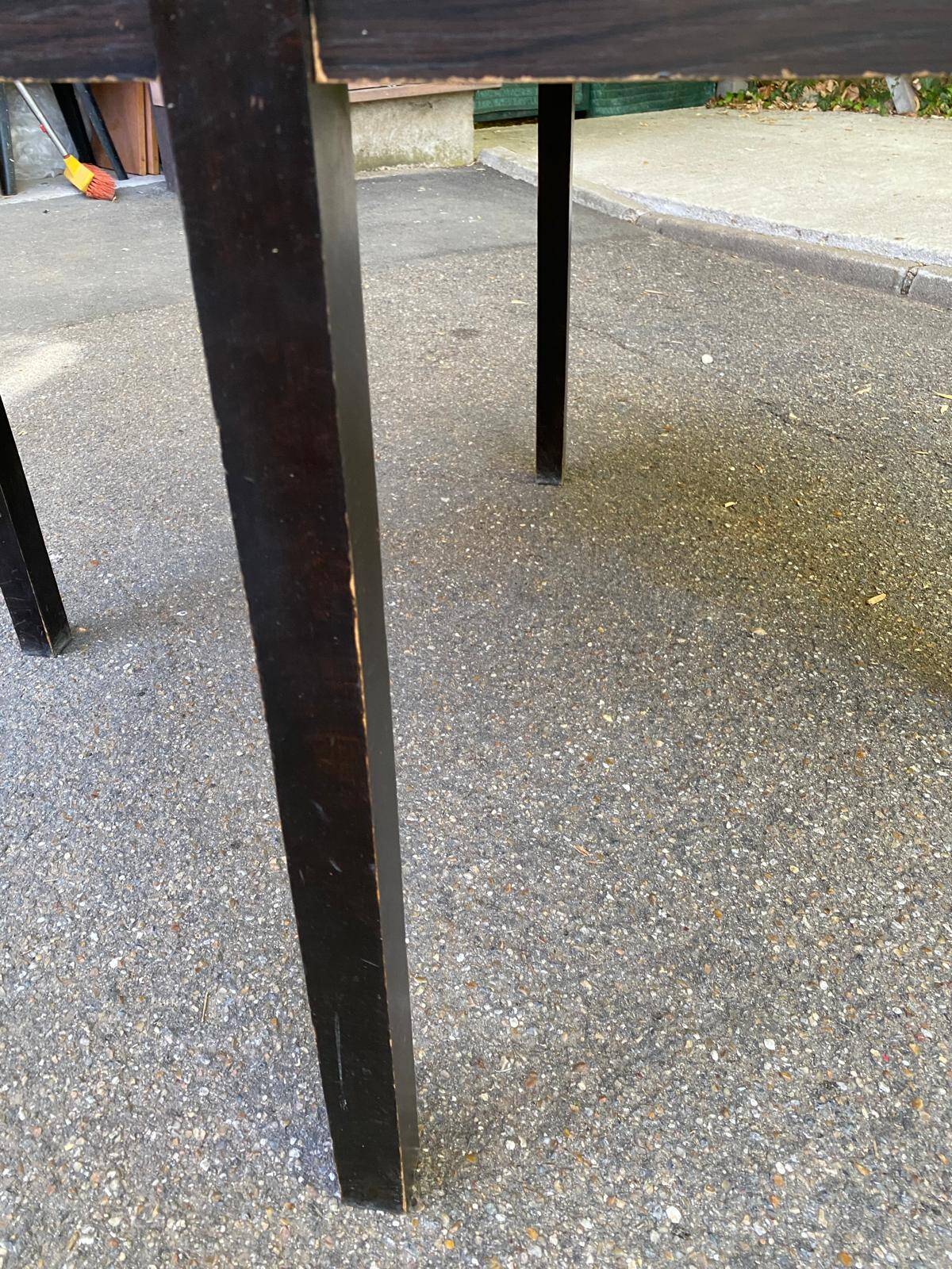 Contemporary round extendable Scandinavian dining table in wenge 1990
